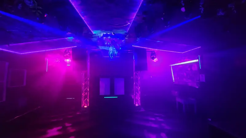 Glow Lounge, 7 of 13