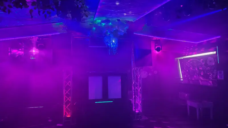Glow Lounge, 6 of 13