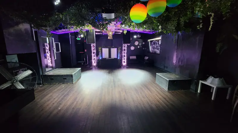 Glow Lounge, 9 of 13